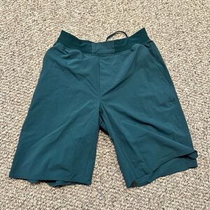 Lululemon T.H.E linerless shorts 9”